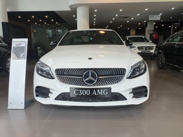 Dòng xe Mercedes C300 có doanh số tiêu thụ hàng đầu tại Việt Nam.