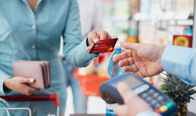 Khách hàng có thể giao dịch nhanh chóng và dễ dàng với thẻ Master Card.