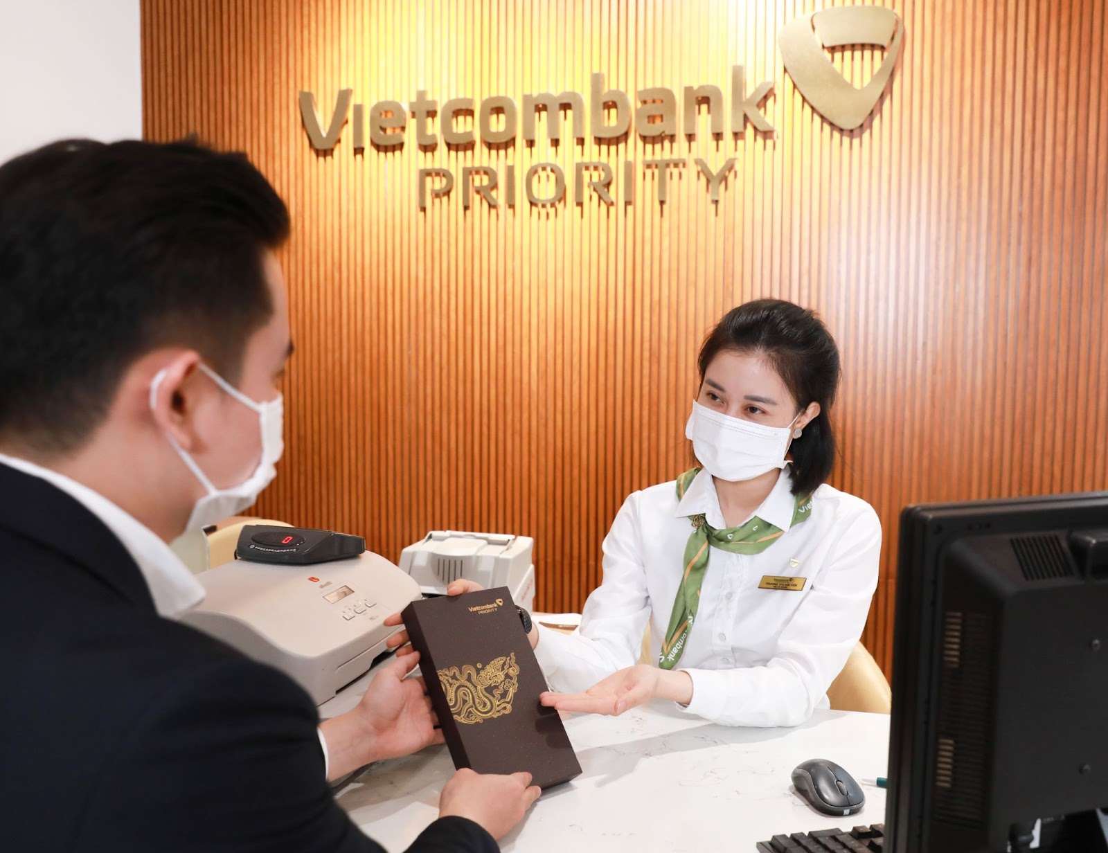 Thẻ Priority của ngân hàng Vietcombank.