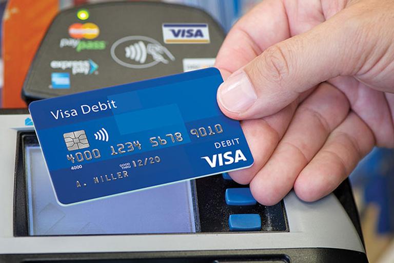 Thẻ Visa Debit giúp khách hàng thanh toán vô cùng thuận tiện.