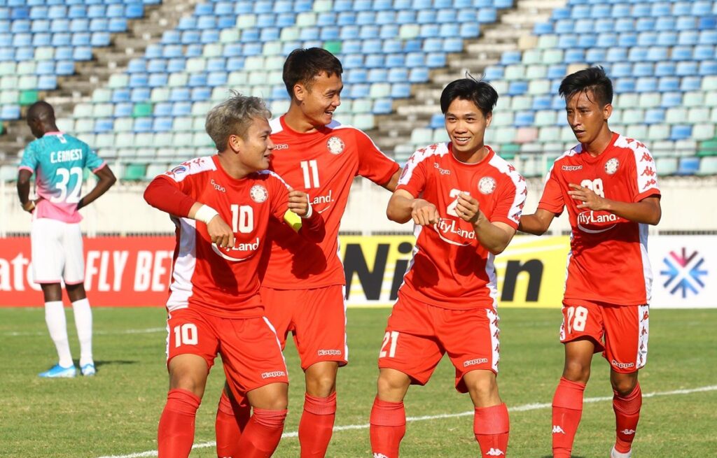 Các thành viên vui mừng khi ghi bàn trong giải AFC Cup của năm 2020 
