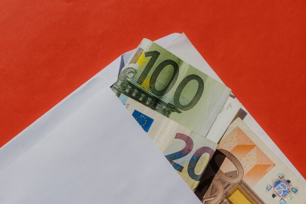 100 Euro bằng bao nhiêu tiền Việt Nam? Tỷ giá quy đổi mới